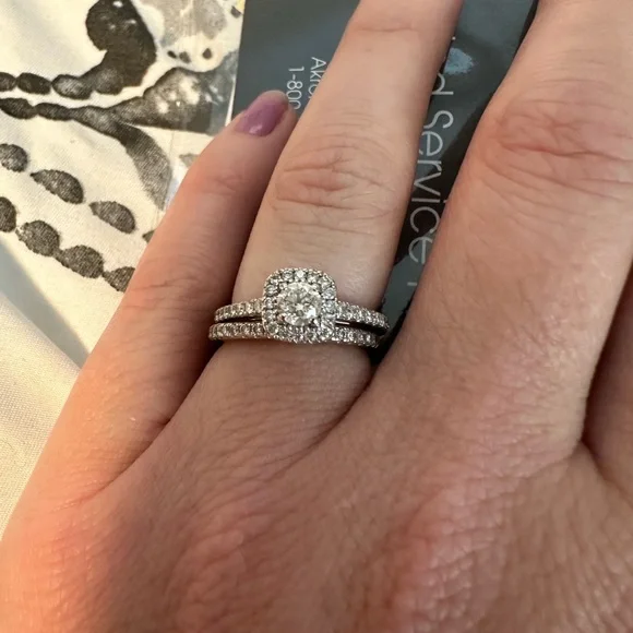 Vera Wang wedding set. Bought in 2015 and never wore them. Both are a size 5 - Picture 2 of 4